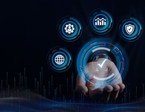 Mão exibindo ícones de tecnologia e segurança digital